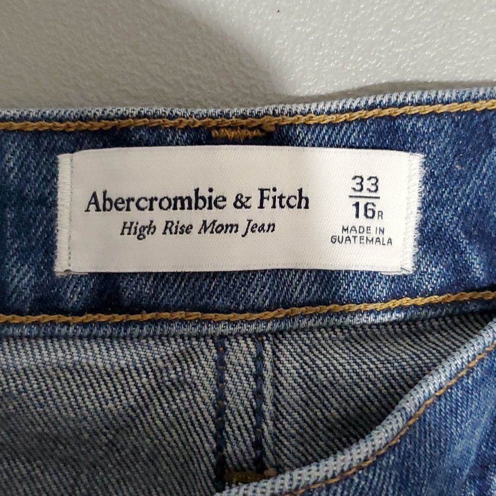 ABERCROMBIE & Fitch 36x26 High Rise Mom Jeans - Picture 6 of 7